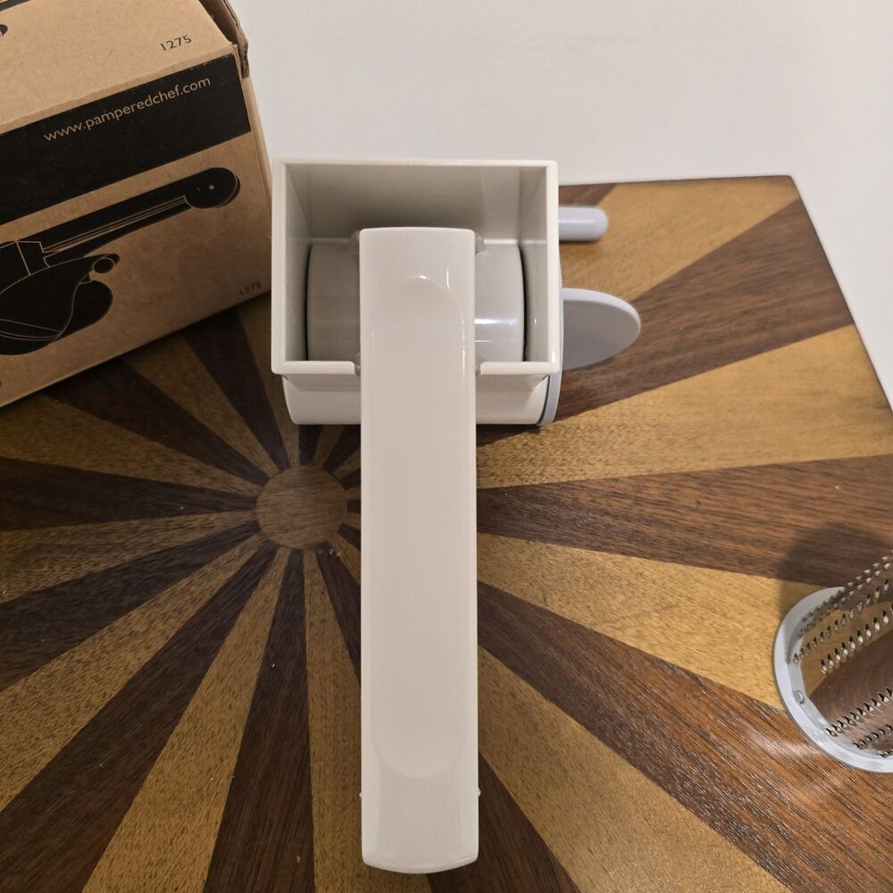 PAMPERED CHEF Deluxe Cheese Grater #1275 2 Blades Hand-Held Rotary Style - Picture 10 of 10